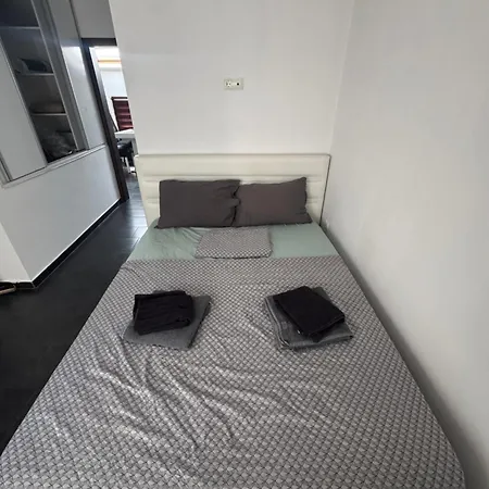 Urban Bay Апартамент *